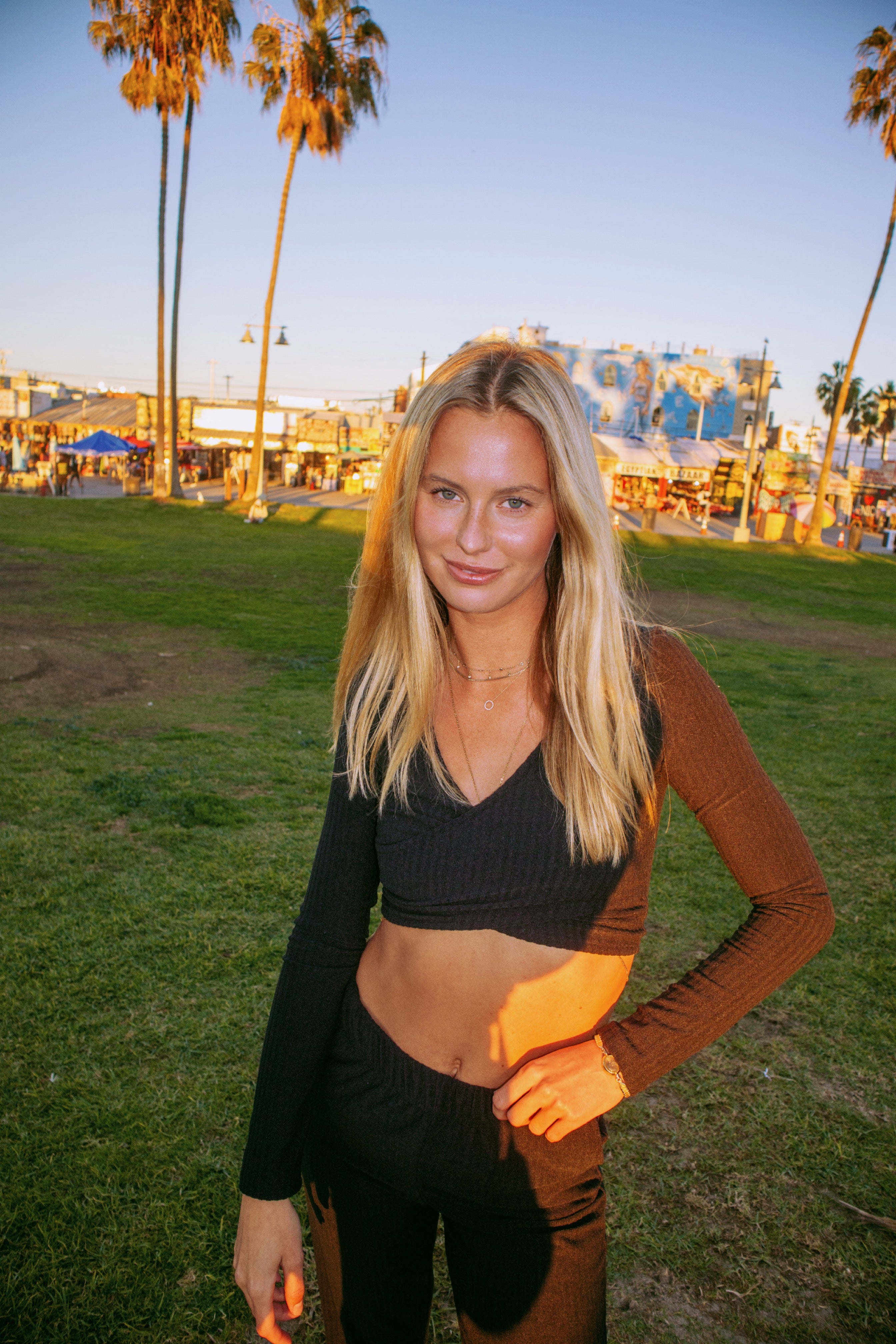 The Taylor Long Sleeve Crop in Pepper